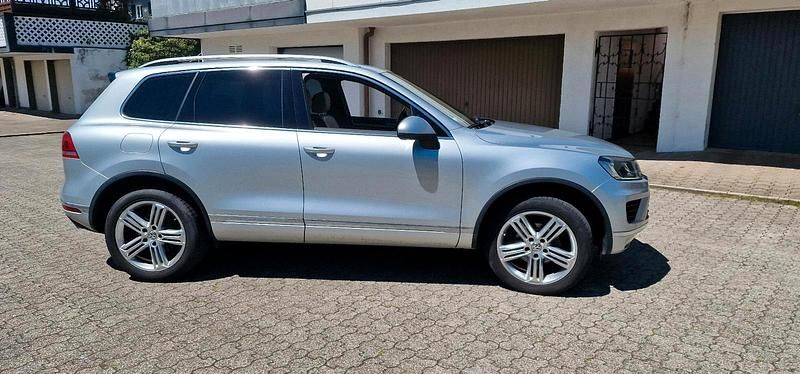 Gebraucht VW Touareg 262 PS (192 kW) 2016 Silber SUV