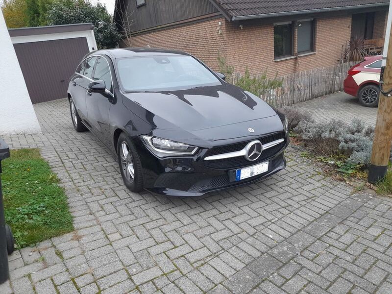 Schwarz Gebraucht 2020 Mercedes CLA180 Shooting Brake Kombi | 19.000 € (Guter Preis) - Bild 1/4