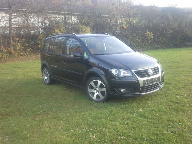 Schwarz metallic Gebraucht 2008 VW Touran Cross Van / Kleinbus | 5.990 € (Fairer Preis) - Bild 1/4