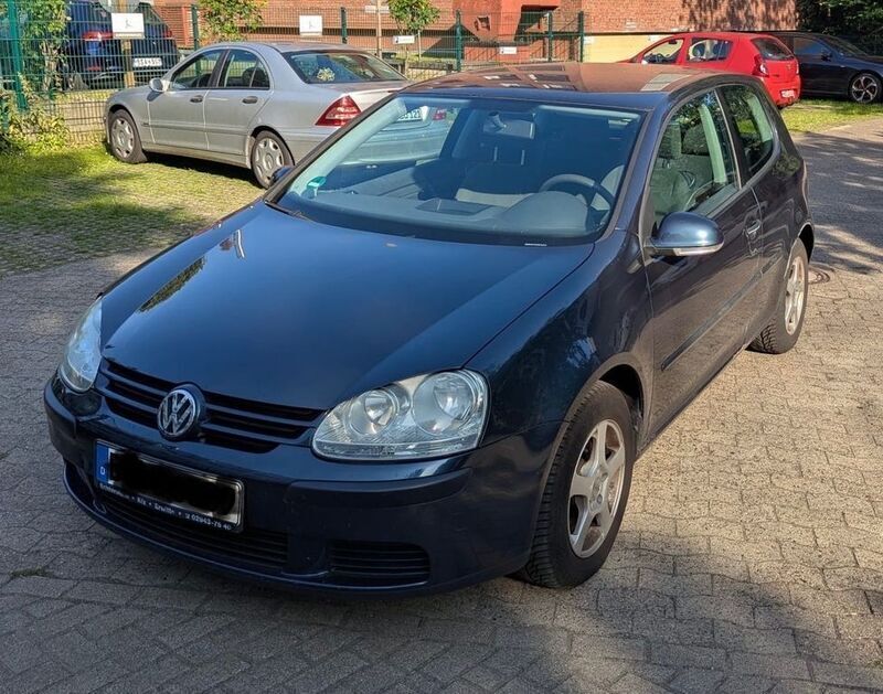 Grau Gebraucht 2004 VW Golf IV Trendline Limousine | 750 € (Superpreis) - Bild 1/4