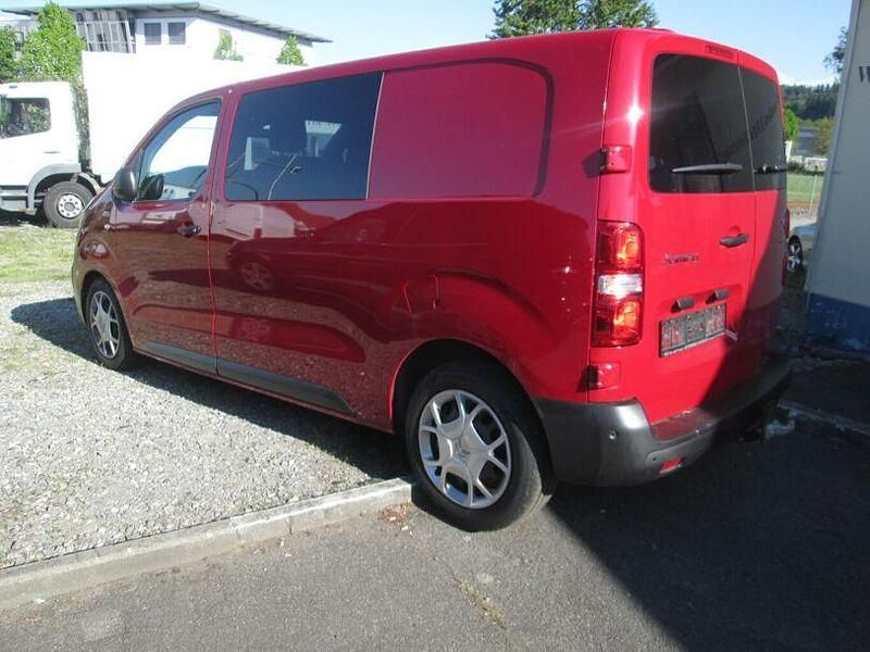 Gebraucht Citroën Jumpy 150 PS (110 kW) 2021 Farbe rot ardent/typ aussenver Van / Kleinbus