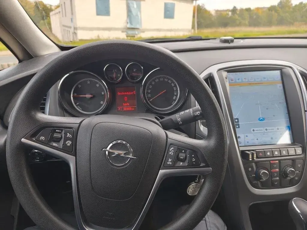 Gebraucht Opel Astra Sport 165 PS (121 kW) 2013 Silber Kombi