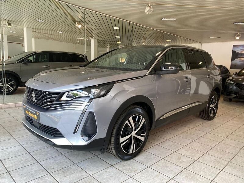 Grau Gebraucht 2024 Peugeot 5008 GT Van / Kleinbus | 25.950 € (Guter Preis) - Bild 1/4