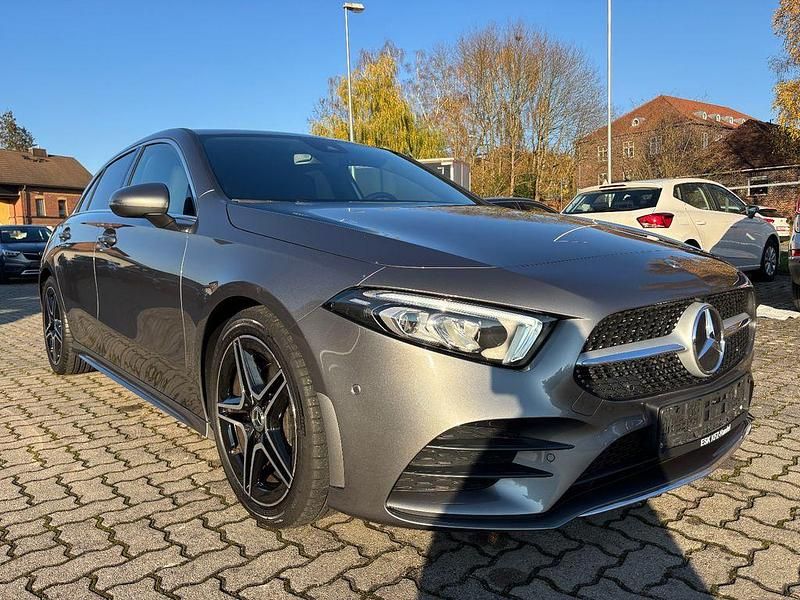 Gebraucht Mercedes A200 AMG line 163 PS (119 kW) 2020 Grau Limousine