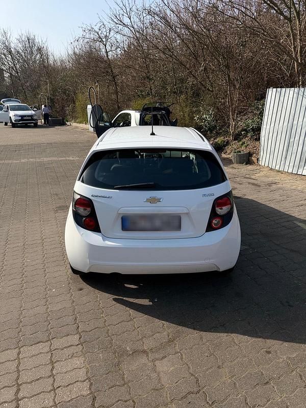 Gebraucht Chevrolet Aveo 100 PS (73 kW) 2011 Weiß Kleinwagen