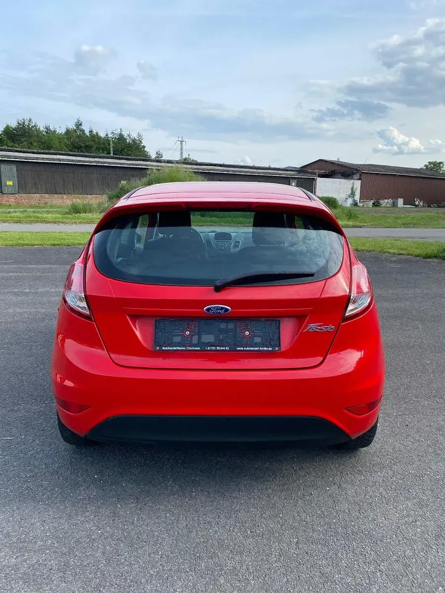Gebraucht Ford Fiesta Trend 60 PS (44 kW) 2015 Rot Kleinwagen