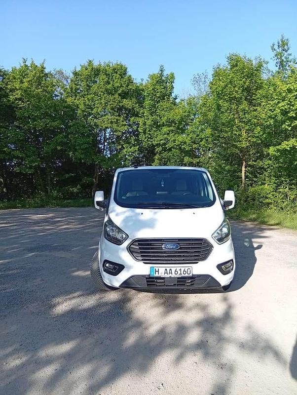 Gebraucht Ford Tourneo Titanium 131 PS (96 kW) 2019 Weiß Van / Kleinbus