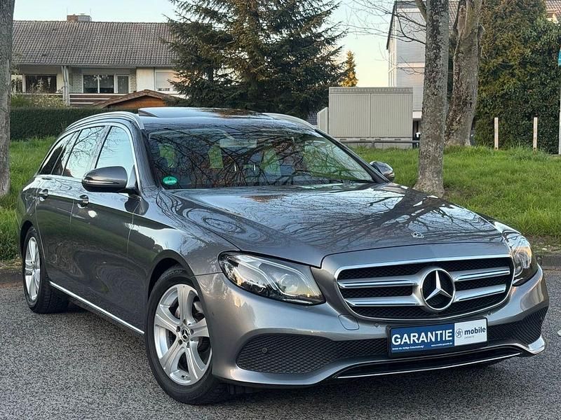 Gebraucht Mercedes E220 Avantgarde 194 PS (142 kW) 2017 Grau Limousine