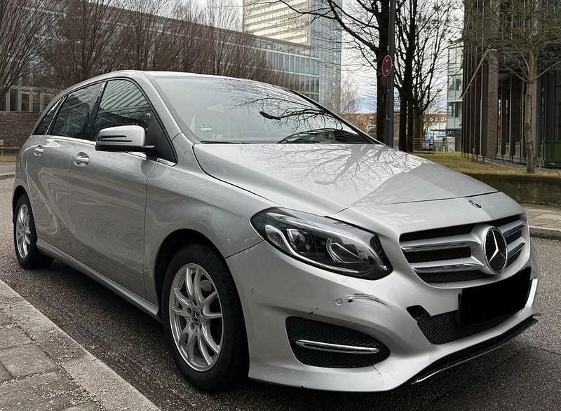Gebraucht Mercedes B200 156 PS (114 kW) 2018 Silber Van / Kleinbus