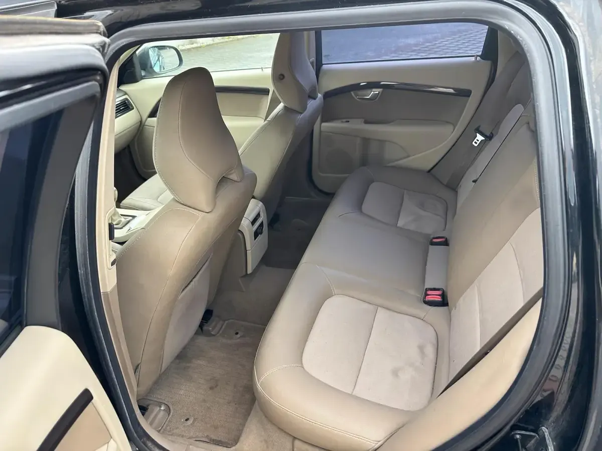 Używany Volvo V70 136 KM (100 kW) 2010 Czarny Kombi
