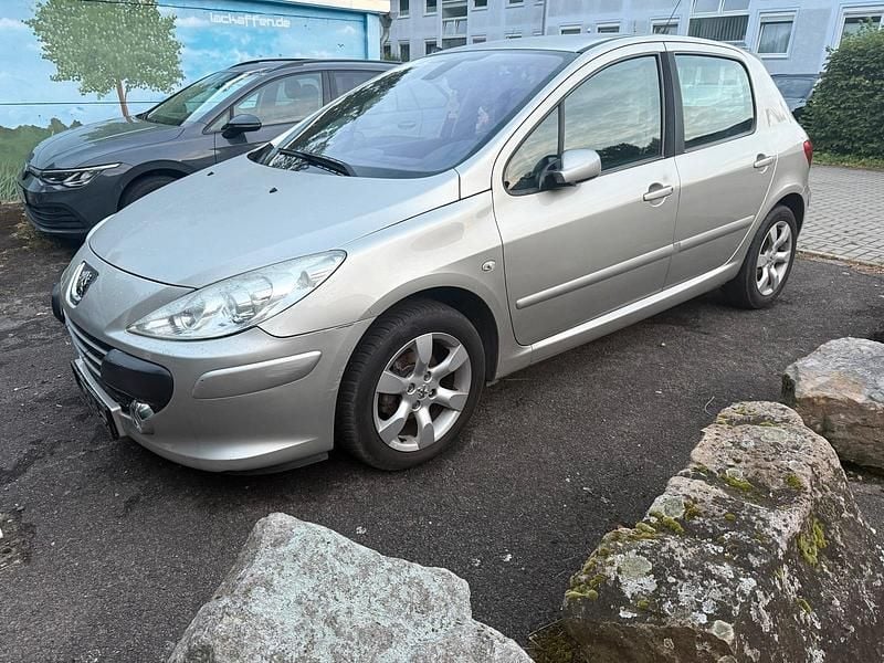 Grau Gebraucht 2006 Peugeot 307 Limousine | 1.990 € (Fairer Preis) - Bild 1/4