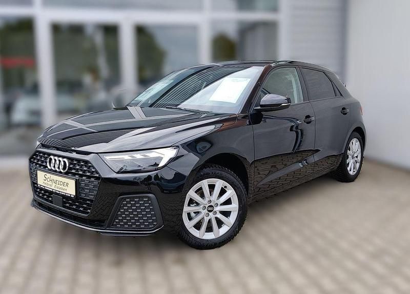Schwarz Neu 2025 Audi A1 Sportback Sport Kleinwagen | 26.960 € (Etwas zu teuer) - Bild 1/4