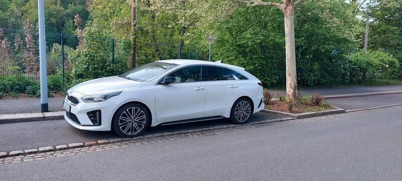 Weiß Gebraucht 2019 Kia ProCeed GT-Line Kleinwagen | 16.800 € (Fairer Preis) - Bild 1/4