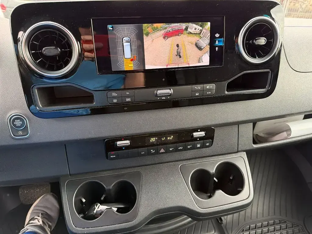 Używany Mercedes Sprinter 170 KM (125 kW) 2022 Biały Van
