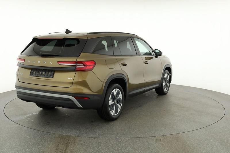 Neu Skoda Kodiaq Selection 193 PS (141 kW) 2025 Gold bronze metallic SUV