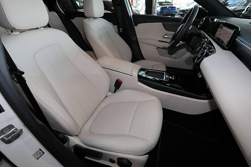 Gebraucht Mercedes A180 Progressive 136 PS (100 kW) 2025 Unilack polarweiß Limousine