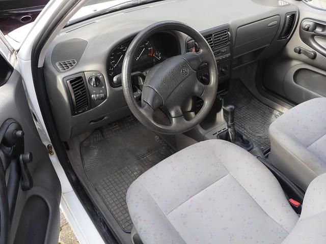 Gebraucht VW Polo 50 PS (36 kW) 1997 Weiß Kleinwagen