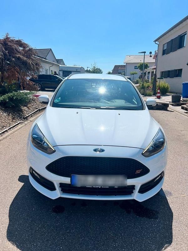 Gebraucht Ford Focus ST 250 PS (183 kW) 2018 Weiß Kombi