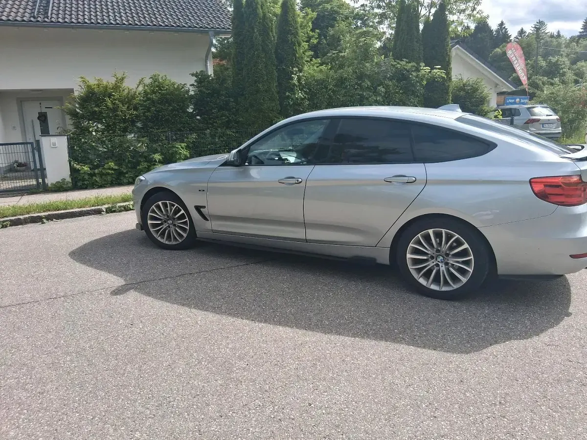Gebraucht BMW 320 184 PS (135 kW) 2013 Grau Limousine