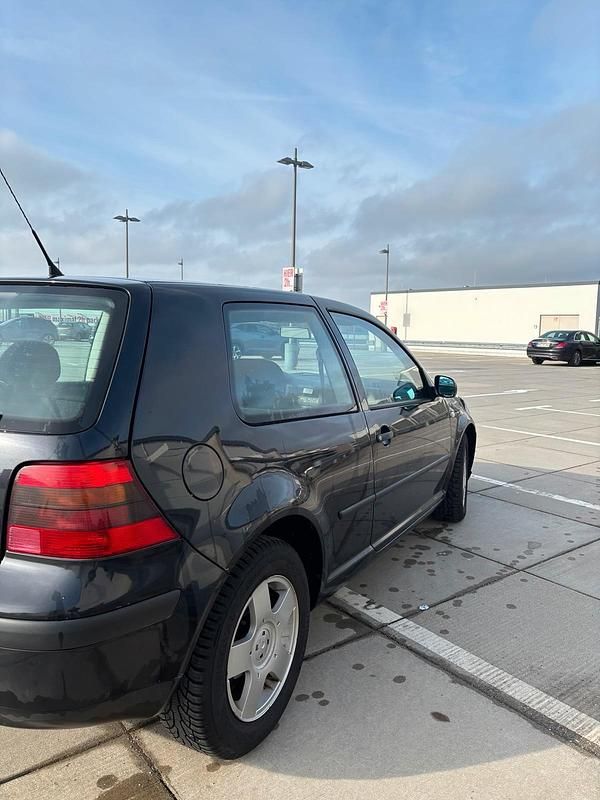 Gebraucht VW Golf IV Edition 75 PS (55 kW) 2001 Schwarz Kleinwagen