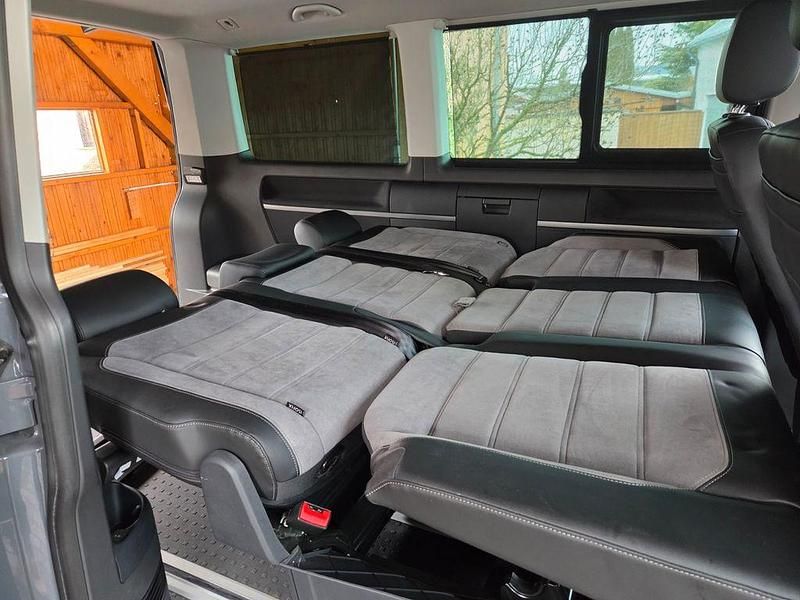 Gebraucht VW Multivan 150 PS (110 kW) 2022 Grau Van