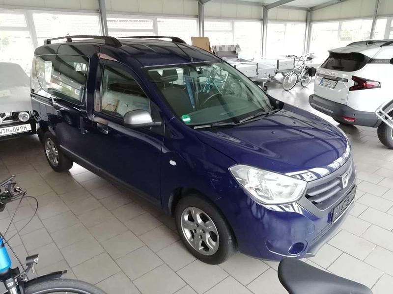 Gebraucht Dacia Dokker Celebration 90 PS (66 kW) 2015 Cosmosblaumetallic Van / Kleinbus