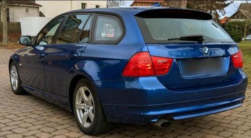Gebraucht BMW 320 170 PS (125 kW) 2010 Blau Kombi