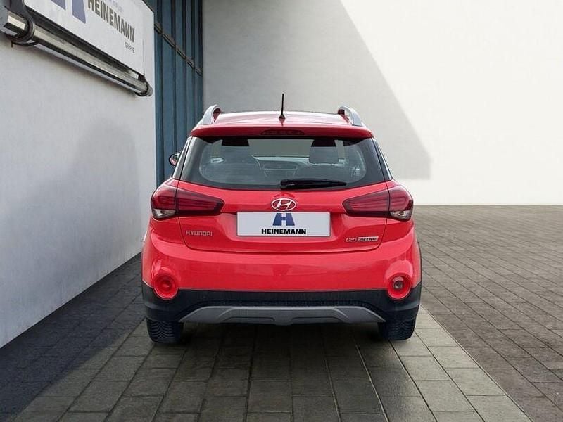 Gebraucht Hyundai i20 Active 101 PS (74 kW) 2019 Tomato red Kleinwagen