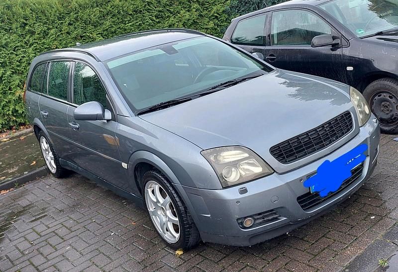 Grau Gebraucht 2004 Opel Vectra Kombi | 700 € (Fairer Preis) - Bild 1/4