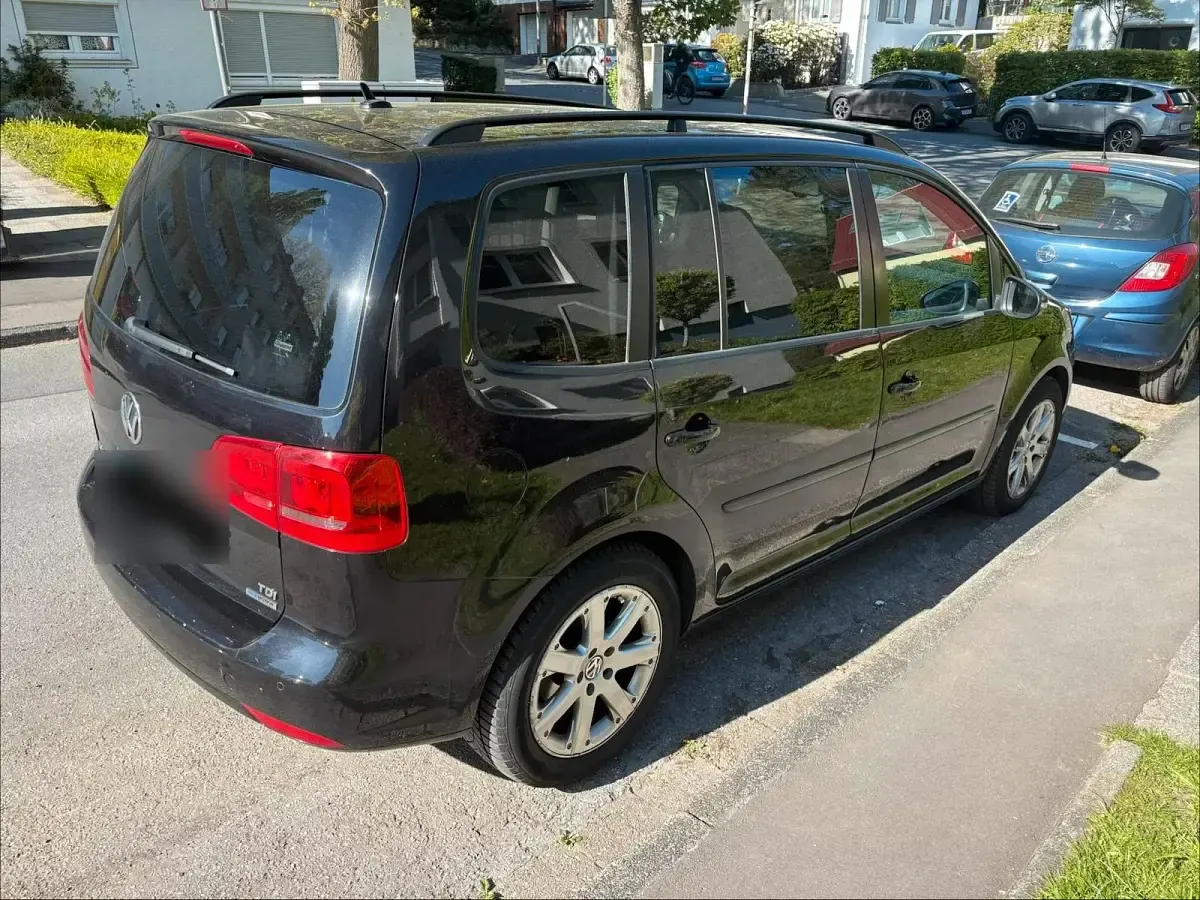 Gebraucht VW Touran Highline 105 PS (77 kW) 2010 Schwarz Van / Kleinbus