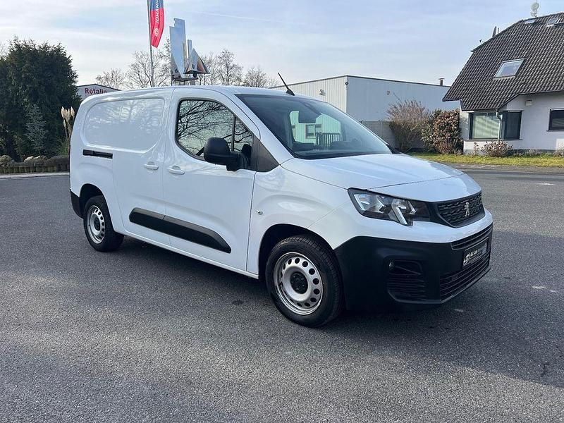 Gebraucht Peugeot Partner 102 PS (75 kW) 2021 Weiß Van / Kleinbus