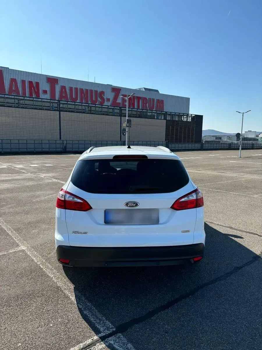 Gebraucht Ford Focus Titanium 125 PS (91 kW) 2012 Weiß Kombi