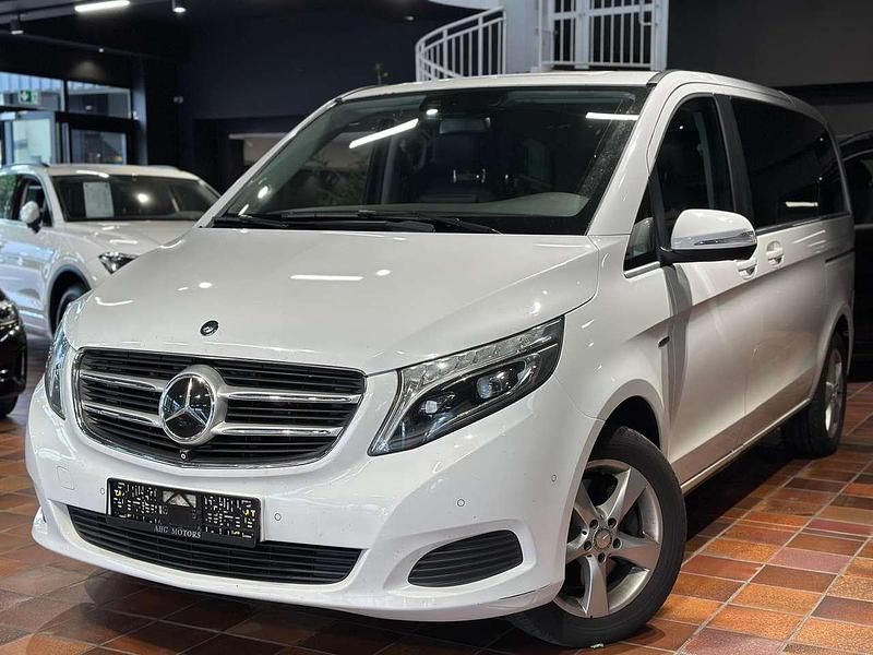 Bergkristallweiß metallic Gebraucht 2015 Mercedes V250 Avantgarde Van / Kleinbus | 24.950 € (Guter Preis) - Bild 1/3