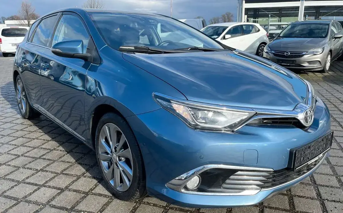 Gebraucht Toyota Auris Executive 111 PS (81 kW) 2015 Blau Limousine