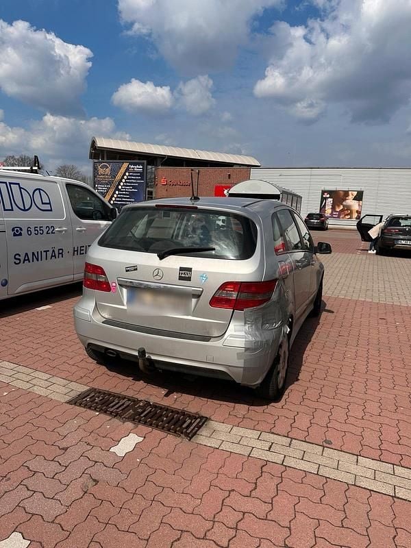 Gebraucht Mercedes B180 109 PS (80 kW) 2009 Silber Van / Kleinbus