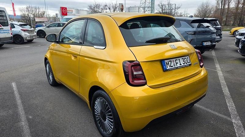 Neu Fiat 500 65 PS (47 kW) 2026 Gelb Kleinwagen