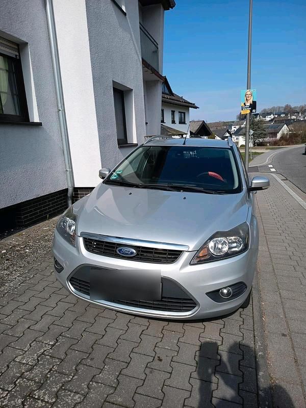 Gebraucht Ford Focus 101 PS (74 kW) 2010 Silber Kombi