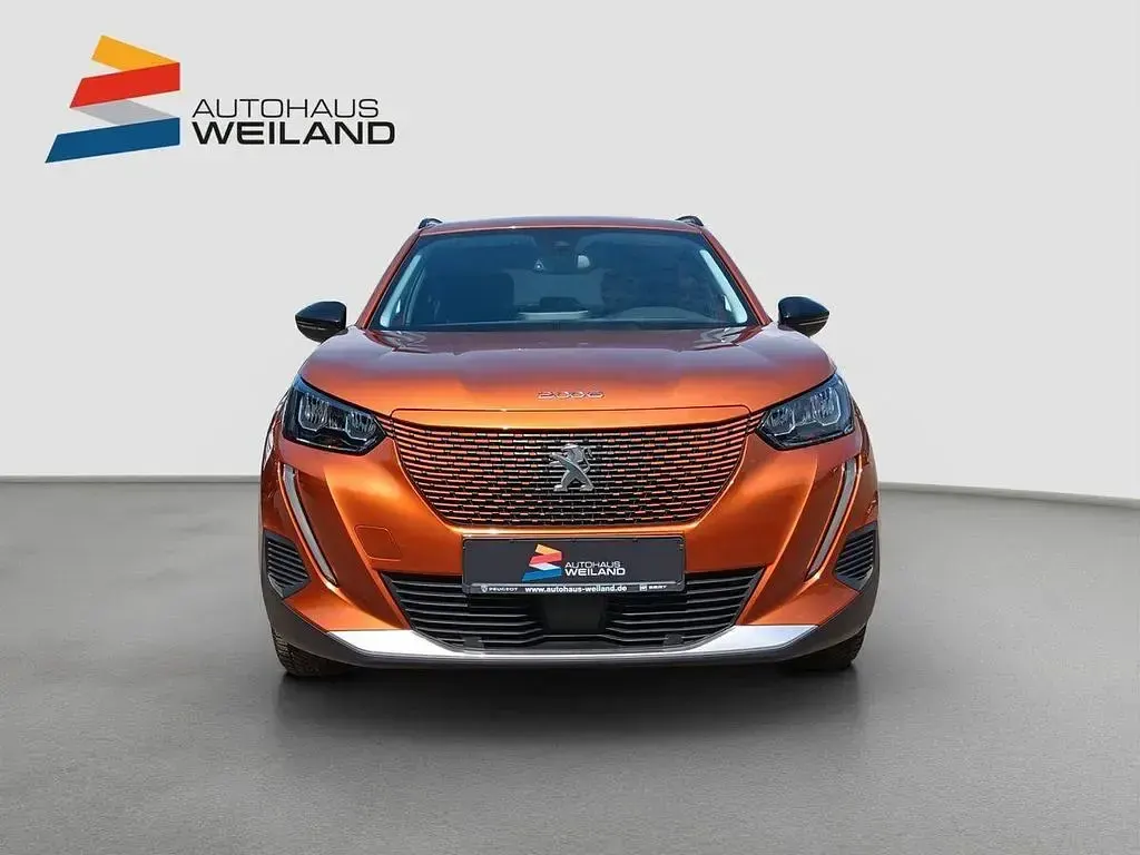 Gebraucht Peugeot e-2008 Allure 100 kW (136 PS) 2022 Lackierung orange fusion/typ aussenverkleidung metalliclackierung SUV