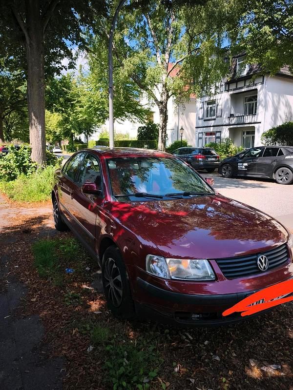 Rot Gebraucht 1999 VW Passat Limousine | 499 € (Superpreis) - Bild 1/4