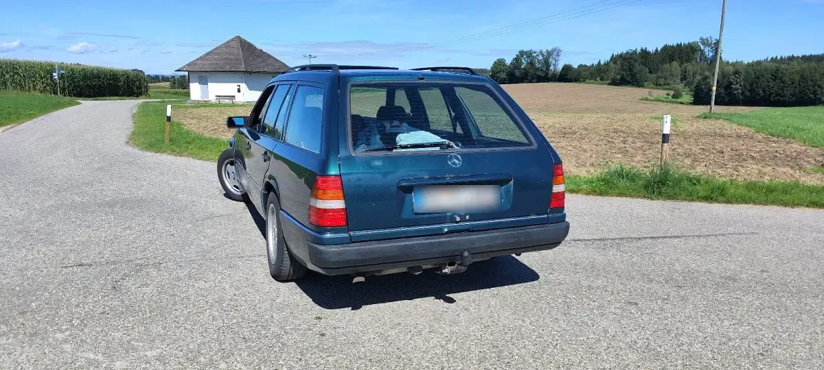 Gebraucht Mercedes 220 150 PS (110 kW) 1995 Grün Kombi