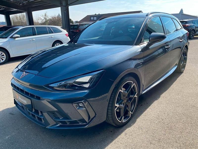Neu Cupra Leon 204 PS (150 kW) 2026 Grau ("magnetic tech") Kombi
