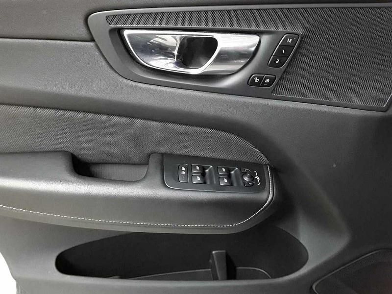 Gebraucht Volvo XC60 Plus 197 PS (144 kW) 2022 Black stone SUV