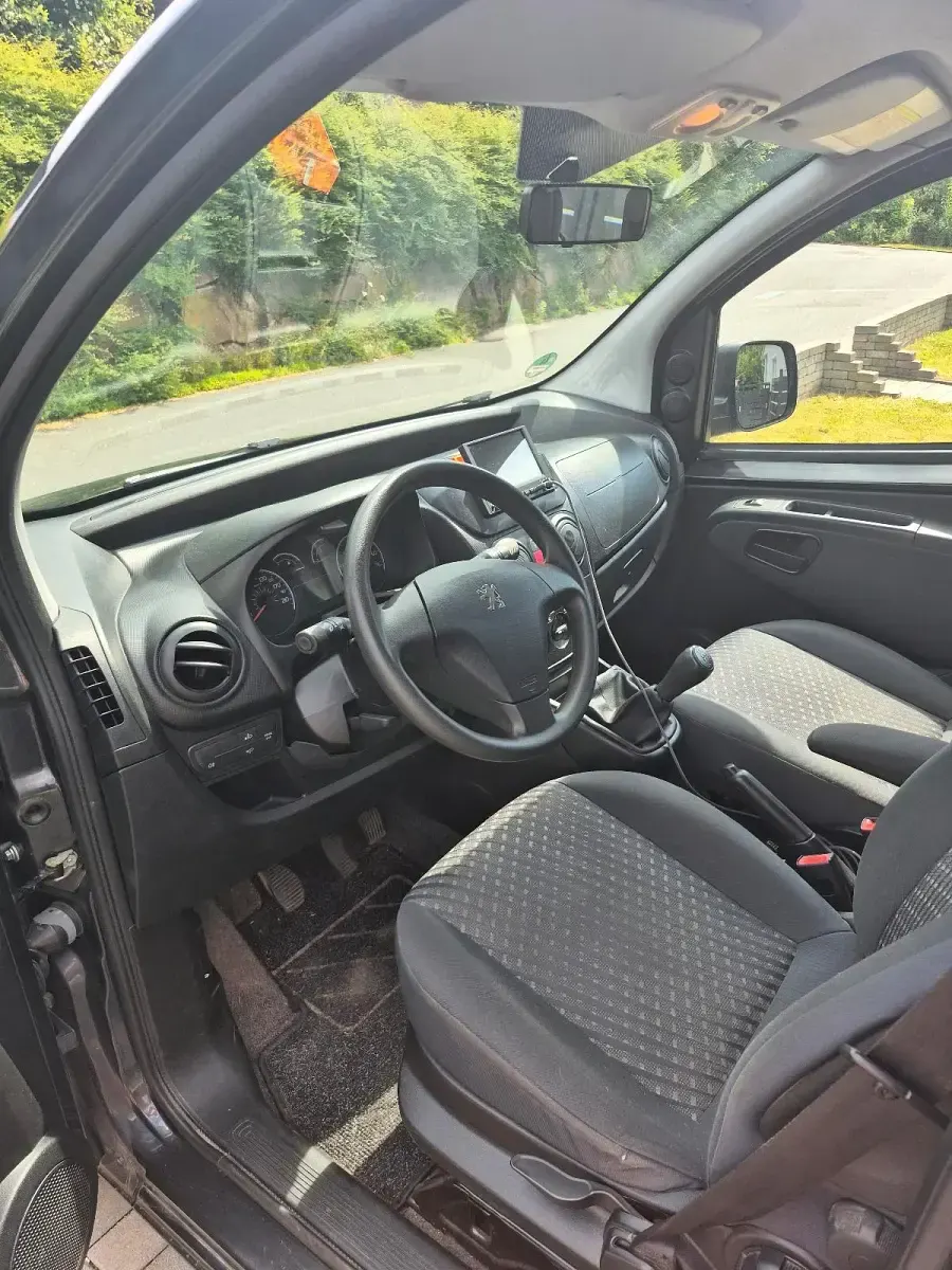 Gebraucht Peugeot TePee 73 PS (53 kW) 2013 Schwarz Kleinwagen