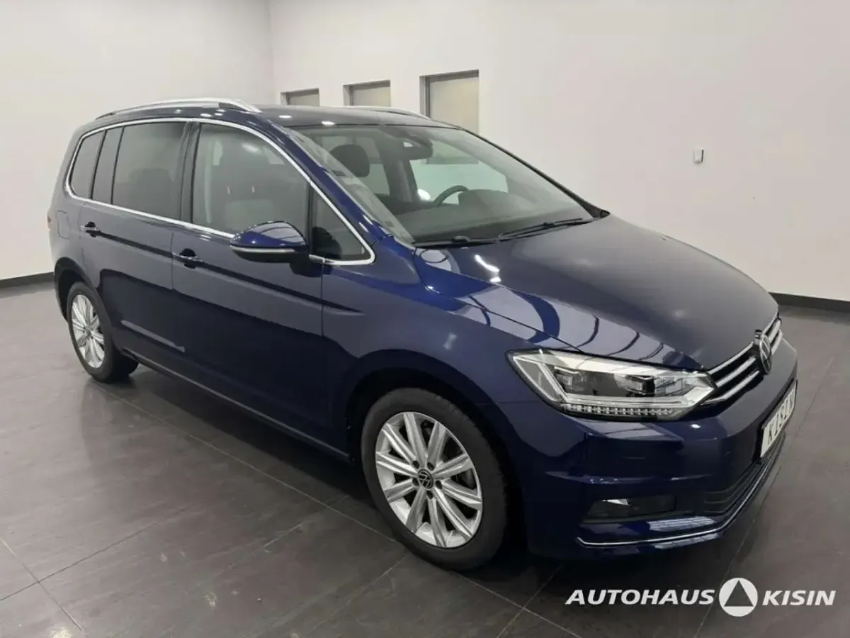 Gebraucht VW Touran Highline 150 PS (110 kW) 2024 Blau Van / Kleinbus