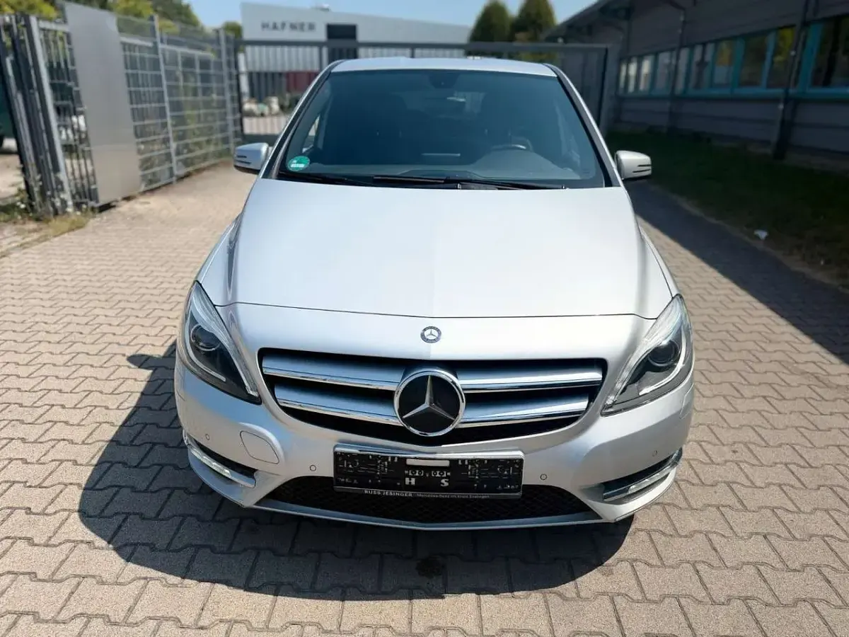 Gebraucht Mercedes B200 AMG Edition 1 136 PS (100 kW) 2012 Polarsilber  metalliclack Kleinwagen