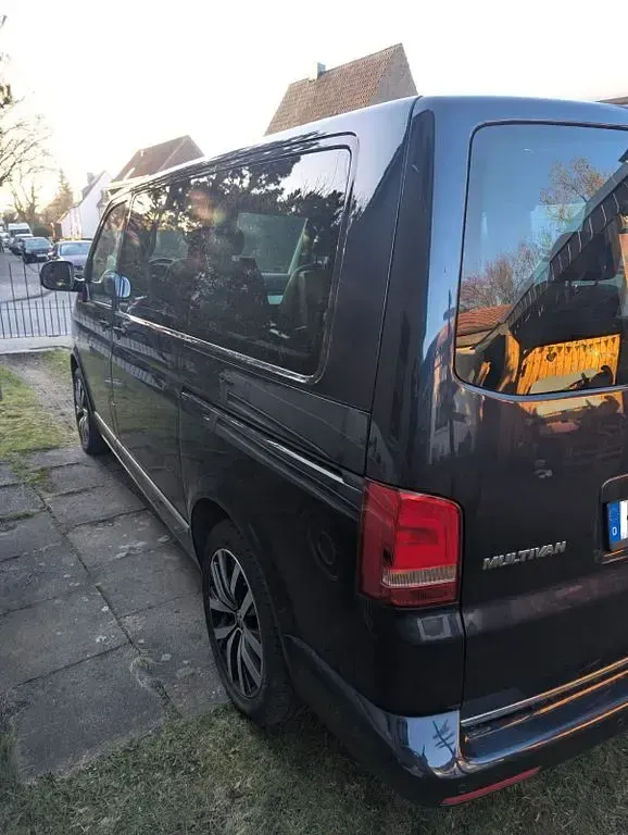 Gebraucht VW Multivan Highline 179 PS (131 kW) 2015 Blau Van / Kleinbus