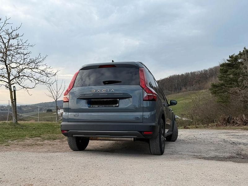 Gebraucht Dacia Jogger Extreme 141 PS (103 kW) 2024 Grau Van / Kleinbus