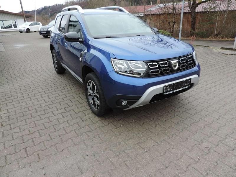 Gebraucht Dacia Duster Celebration 150 PS (110 kW) 2020 Stahlblau SUV