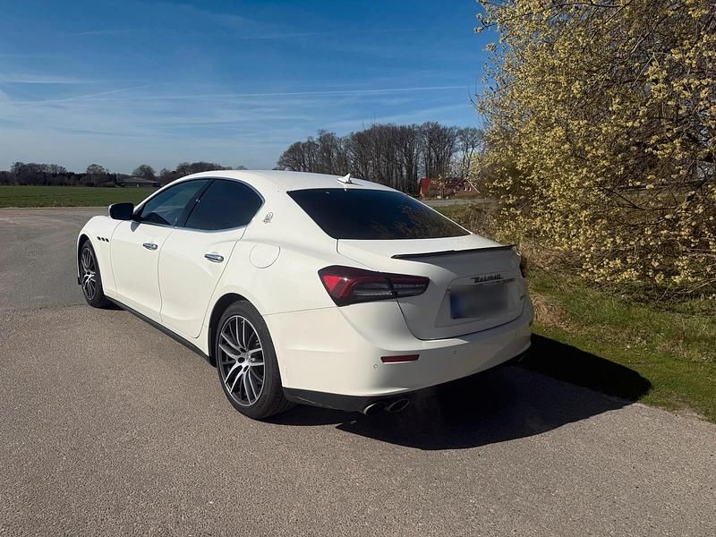 Gebraucht Maserati Ghibli 350 PS (257 kW) 2017 Weiß Limousine