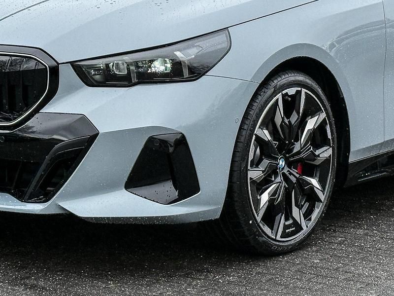 Neu BMW 520 M Sport 197 PS (144 kW) 2026 Grau Limousine